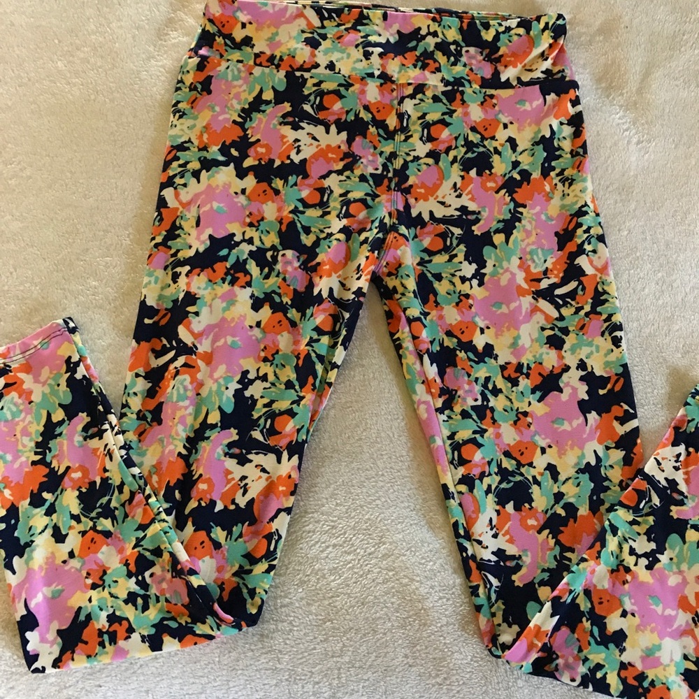 LulaRoe TC floral leggings.
